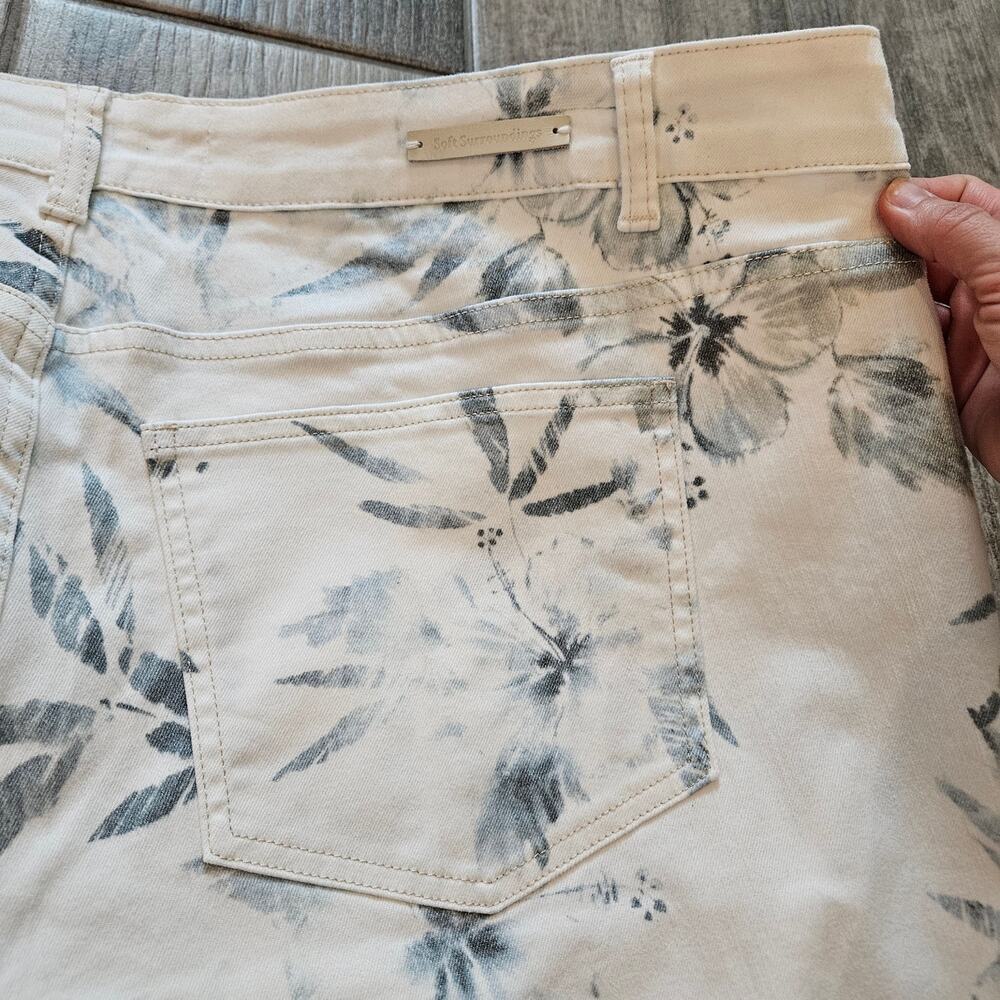 Soft Surroundings Shorts Womens 24W 5 Pocket Ultimate Denim Barely Blue Floral - Picture 7 of 12